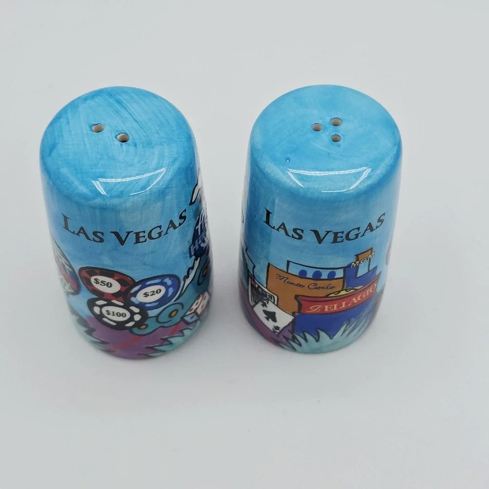Vtg Las Vegas Ceramic Salt & Pepper Shakers Set Casino Chips Dice Souvenir Gift‎